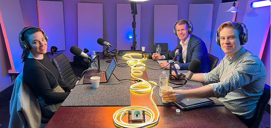 Podcast studio web news hero 905 x 428