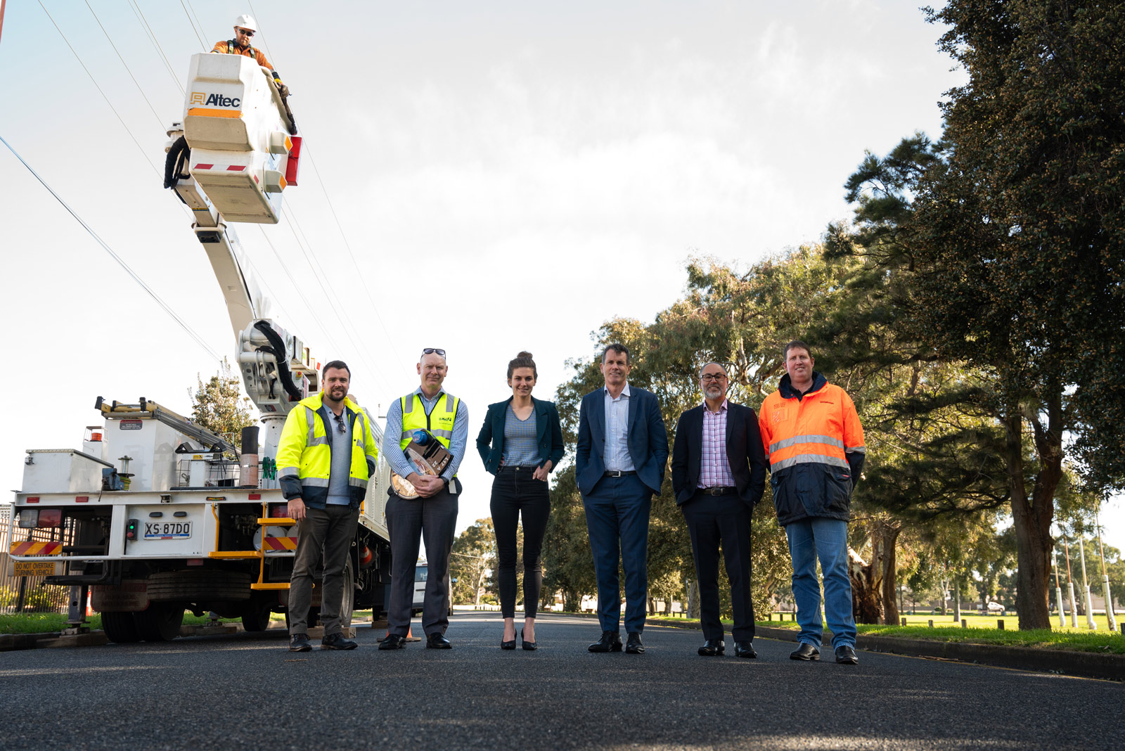 City of PAE Mayor Claire Boan and SA Power Networks CEO Andrew Bills (centre) alongside members of the project team