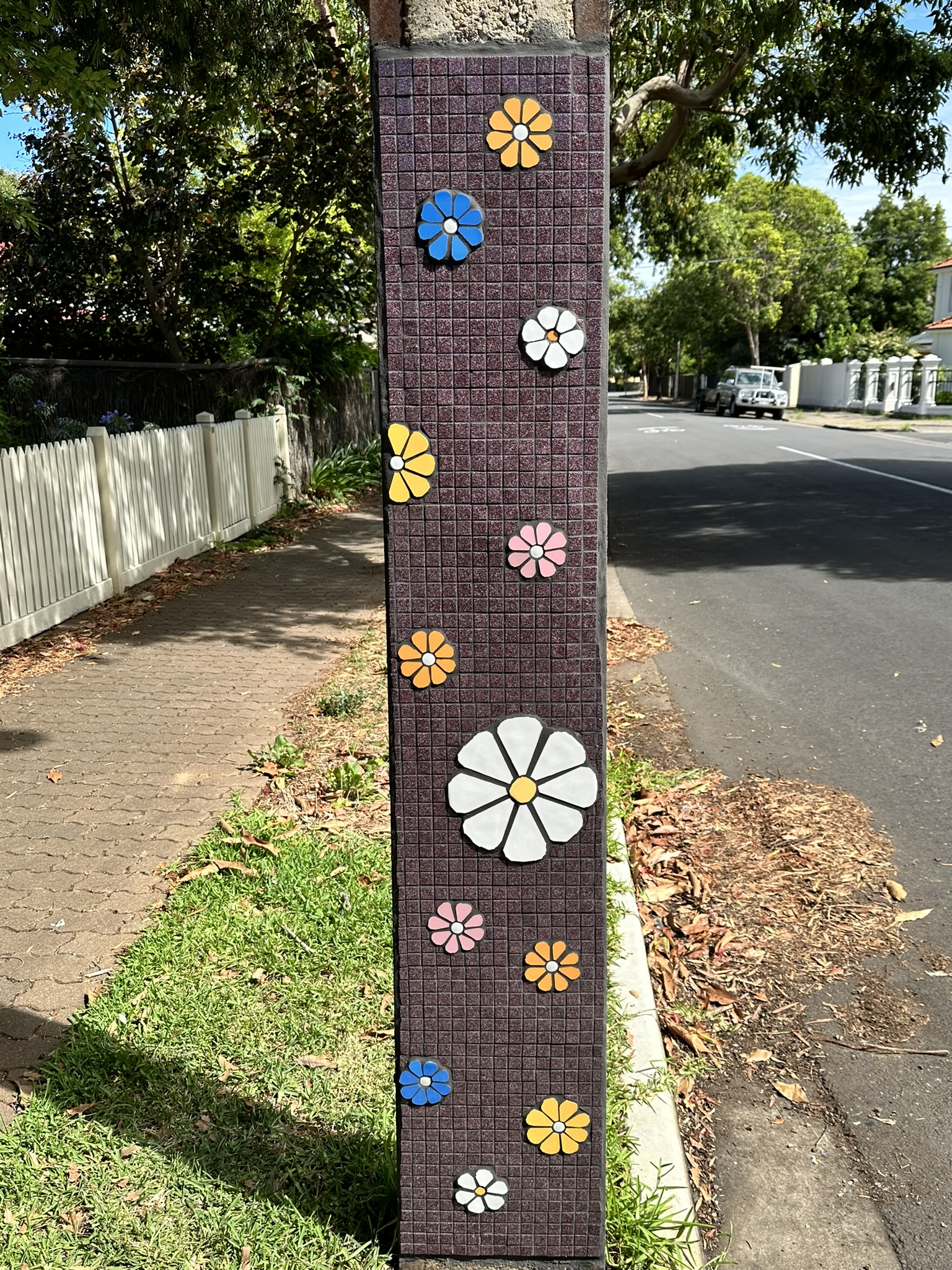 Stobie Pole art photo by Travis Cox (@mosaictrav)